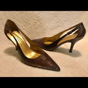Bandolino snakeskin style heels